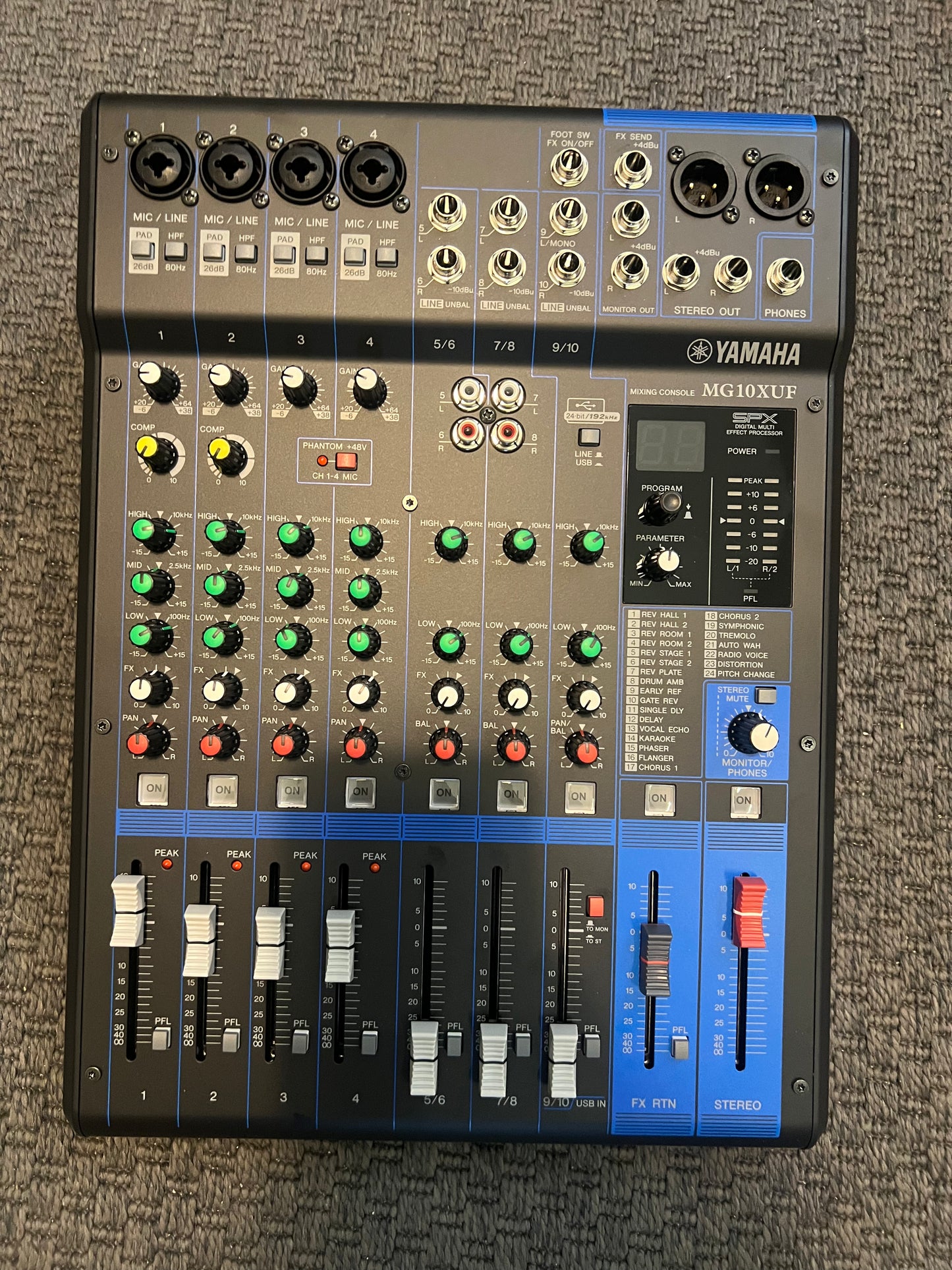 Yamaha MG10XUF Mixer professionale 10 canali USB 4 Mic con alimentazione phantom da esposizione