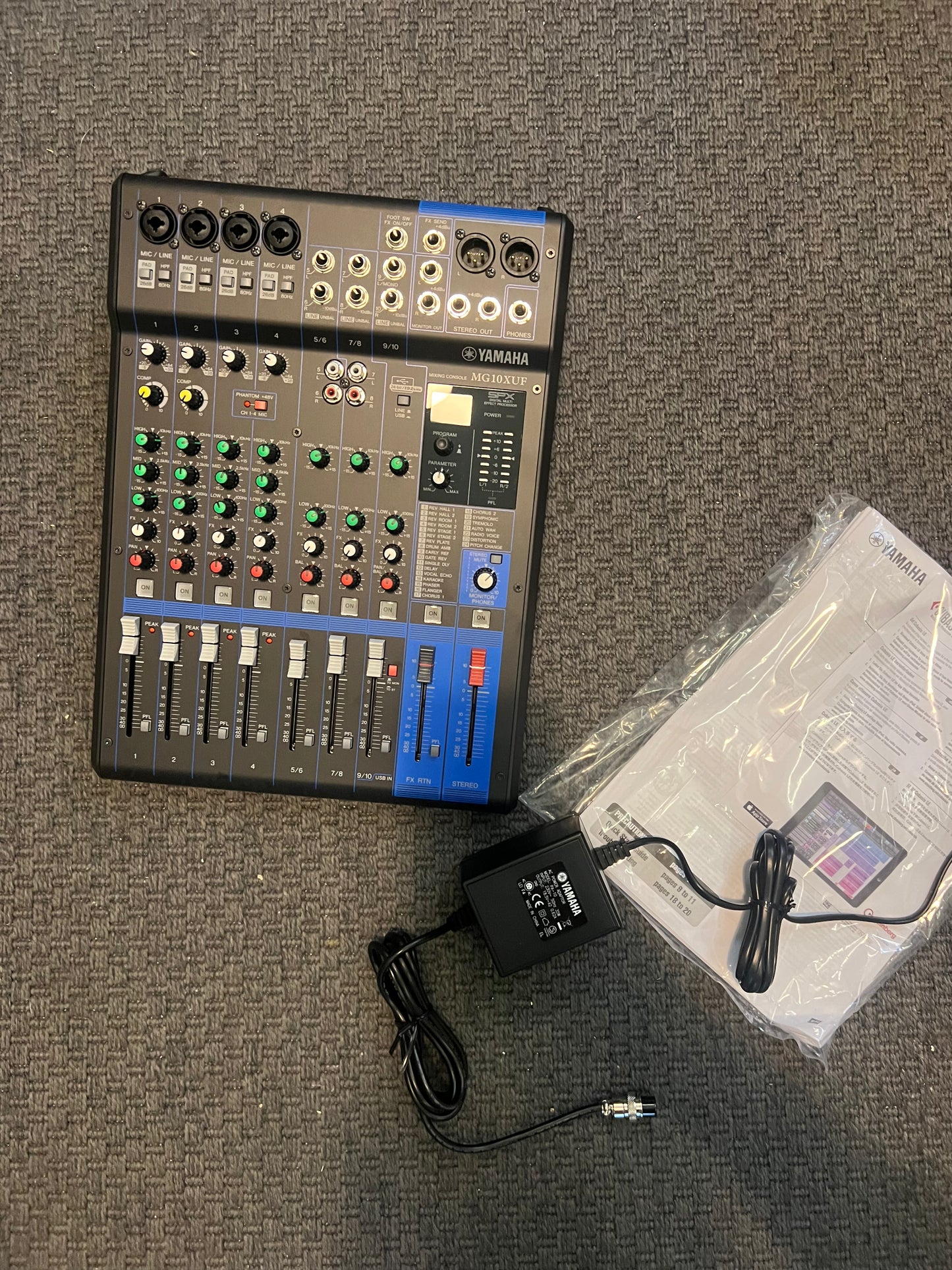Yamaha MG10XUF Mixer professionale 10 canali USB 4 Mic con alimentazione phantom da esposizione