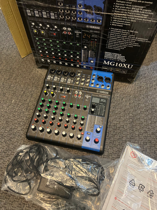 Yamaha MG10XU Mixer professionale 10 canali 4 Mic con effetti per live e karaoke da esposizione
