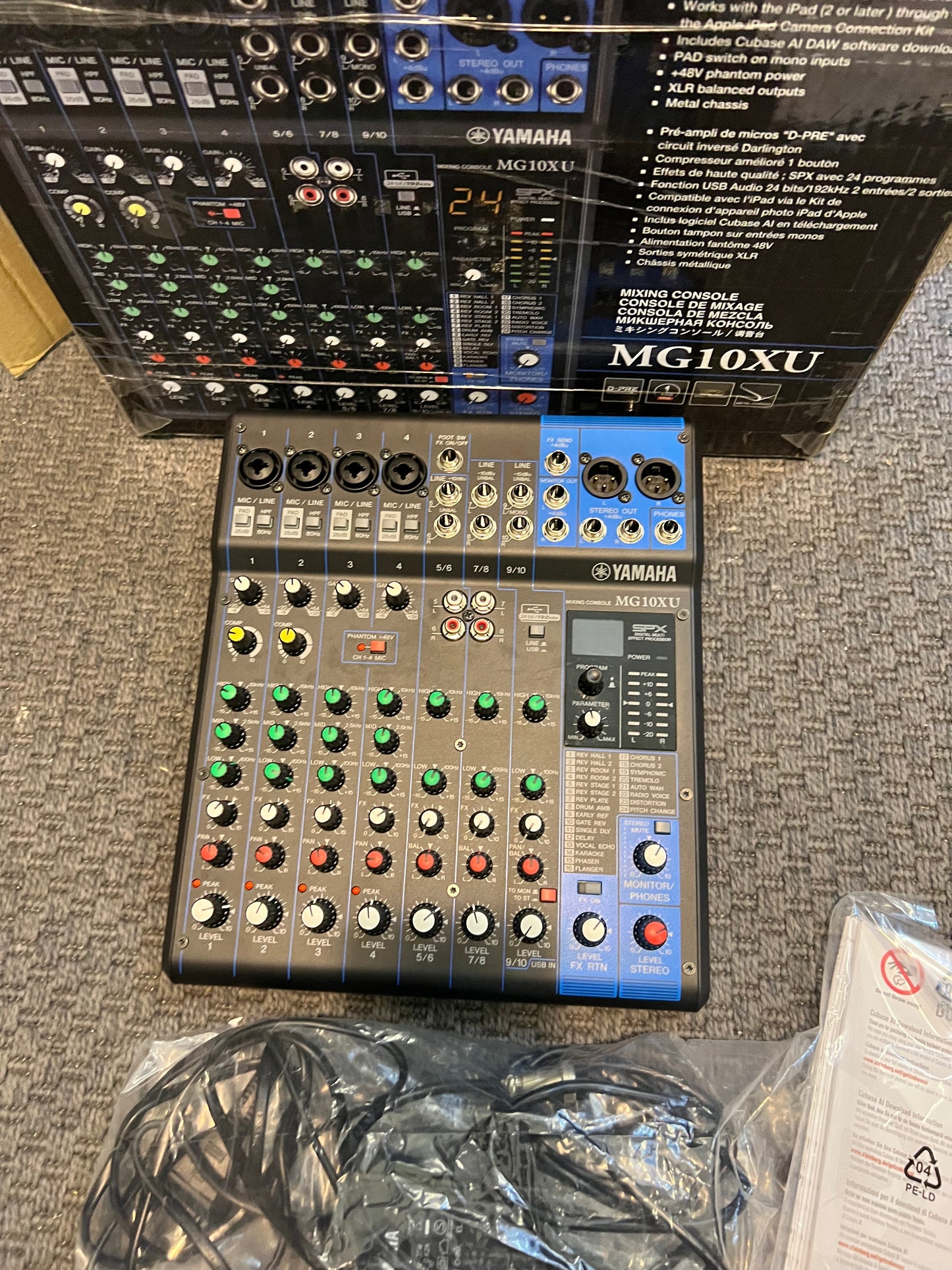 Yamaha MG10XU Mixer professionale 10 canali 4 Mic con effetti per live e karaoke da esposizione