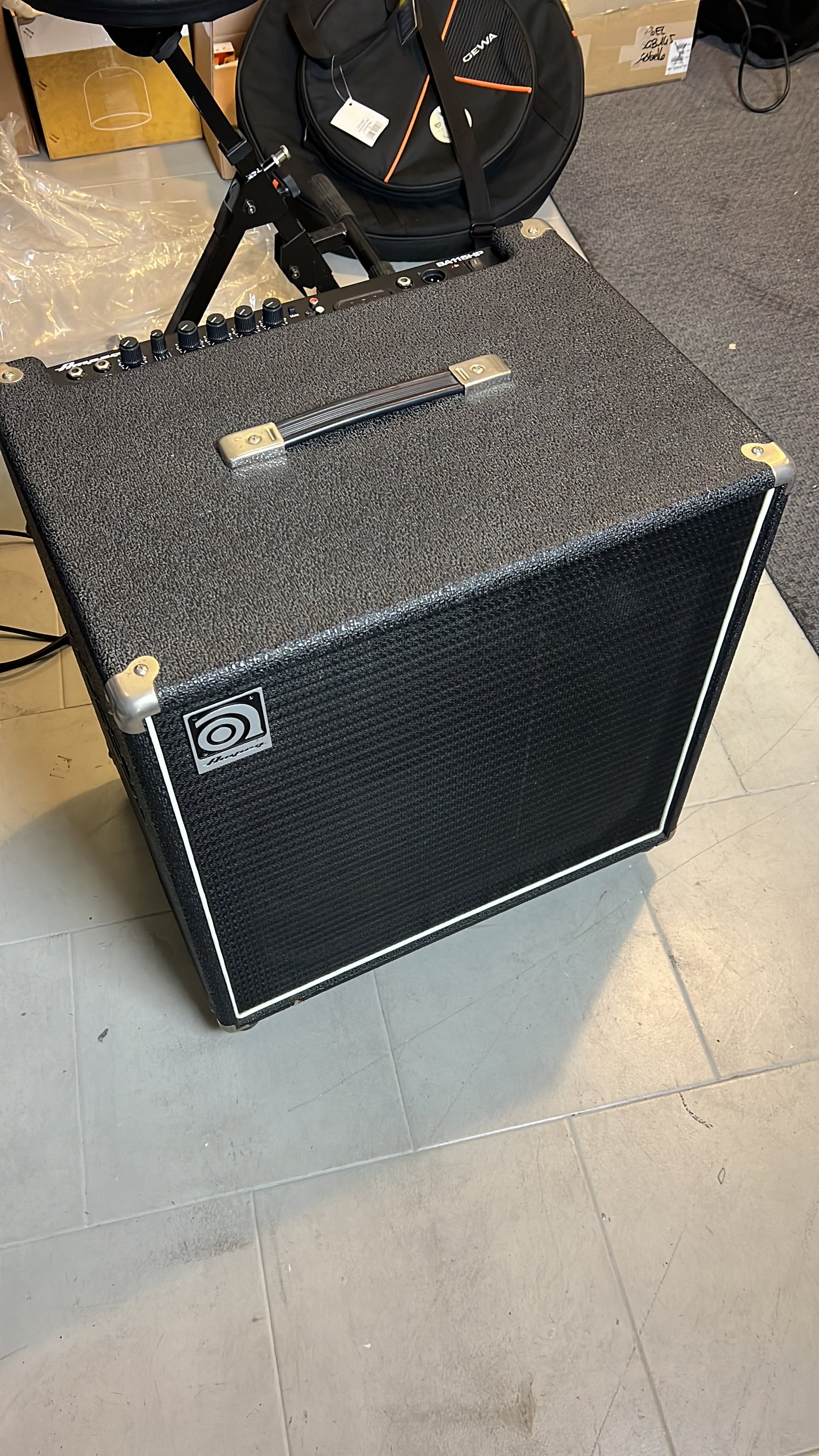 AMPEG HP115HP AMPLIFICATORE COMBO PER BASSO PROFESSIONALE USATO