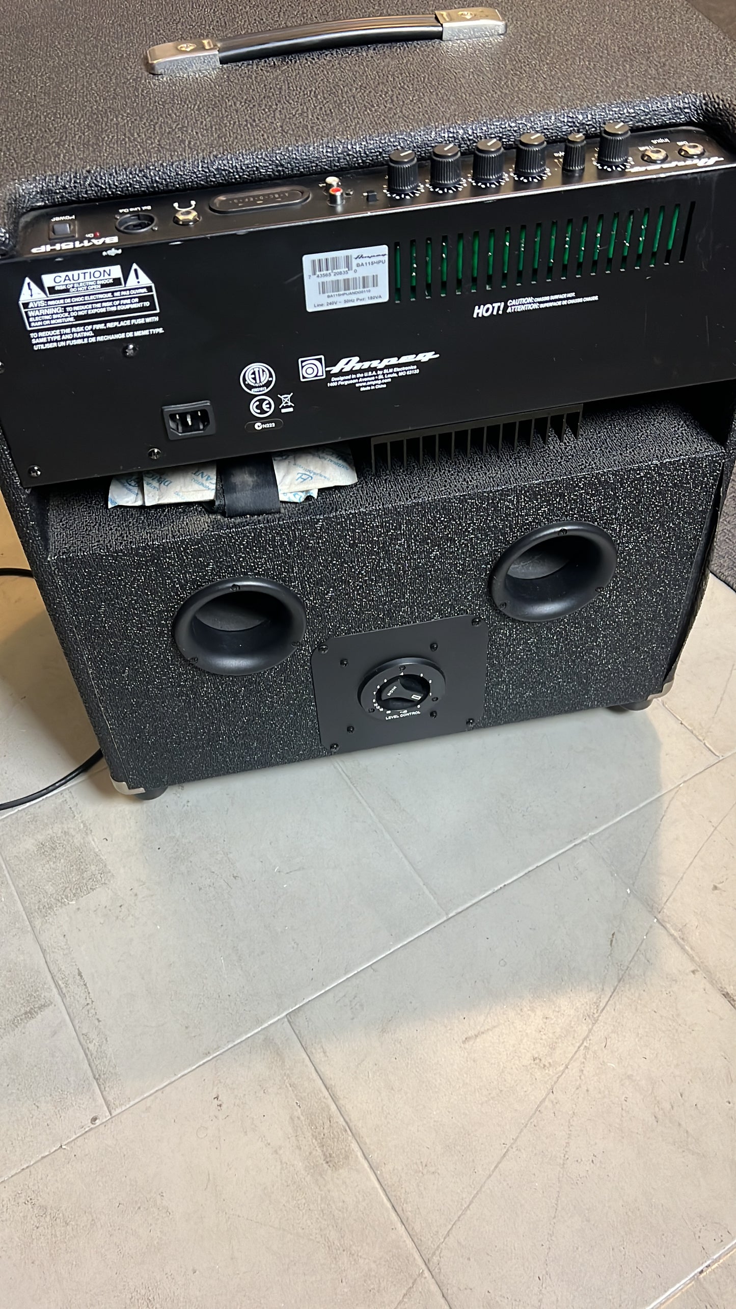 AMPEG HP115HP AMPLIFICATORE COMBO PER BASSO PROFESSIONALE USATO