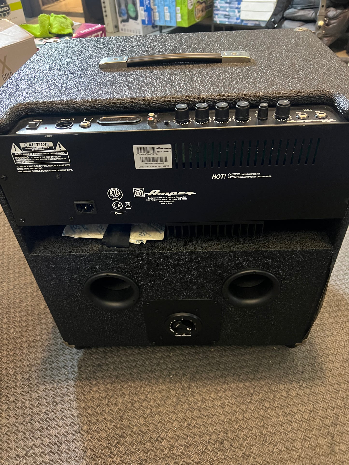 AMPEG HP115HP AMPLIFICATORE COMBO PER BASSO PROFESSIONALE USATO